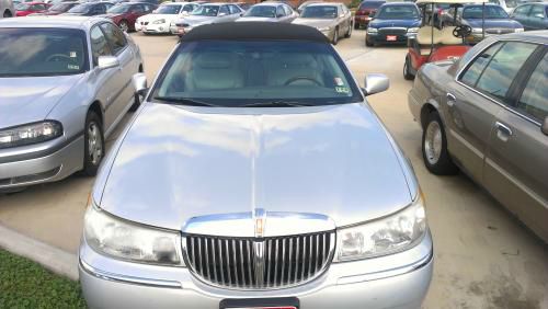 Lincoln Town Car 2001 photo 1