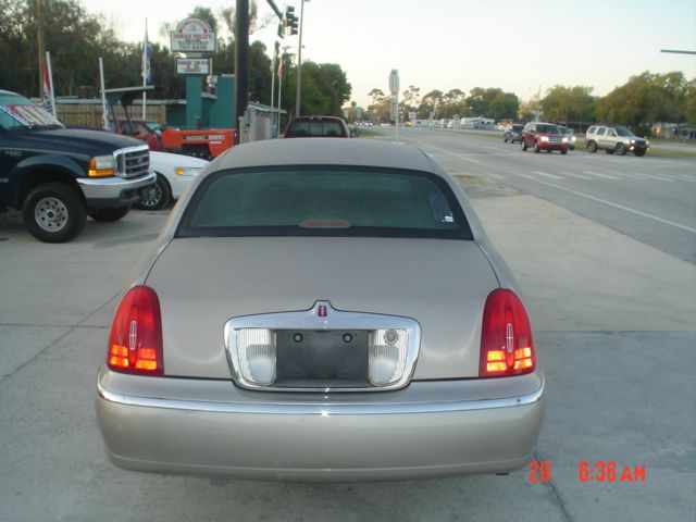 Lincoln Town Car 2001 photo 1