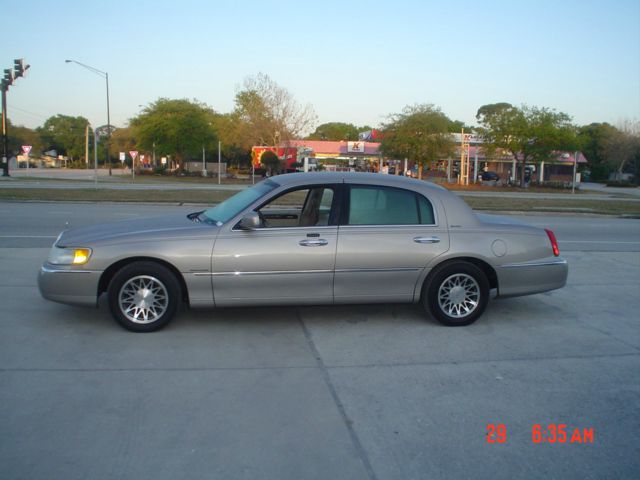 Lincoln Town Car 2001 photo 3