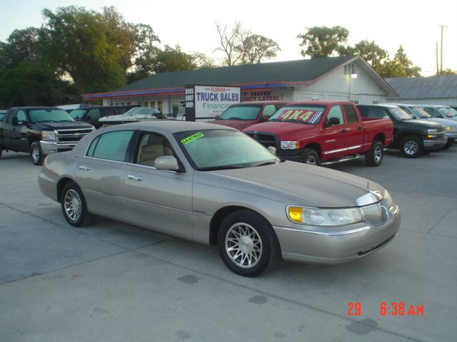 Lincoln Town Car 2001 photo 4