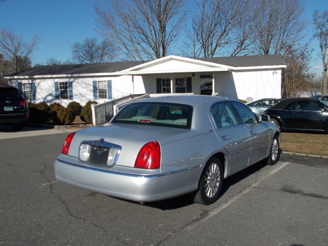 Lincoln Town Car 2001 photo 3