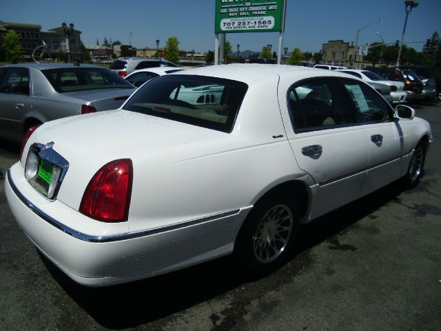 Lincoln Town Car 2002 photo 1