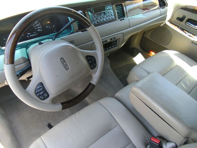 Lincoln Town Car 2002 photo 6