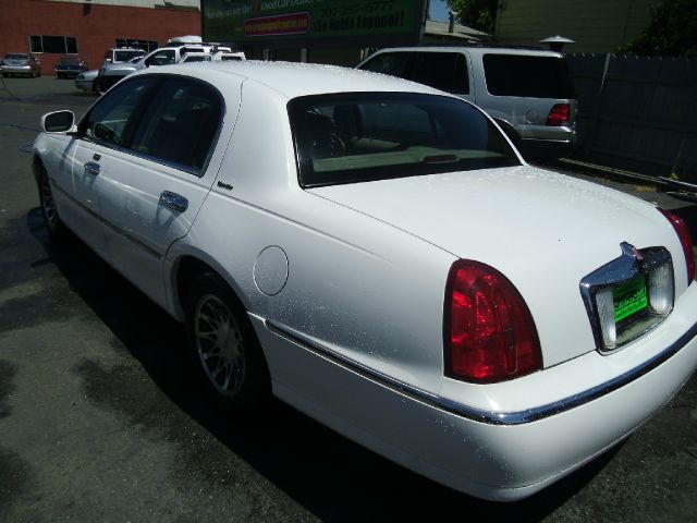 Lincoln Town Car 2002 photo 8