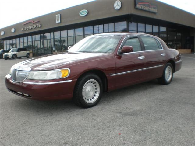 Lincoln Town Car DOWN 4.9 WAC Sedan