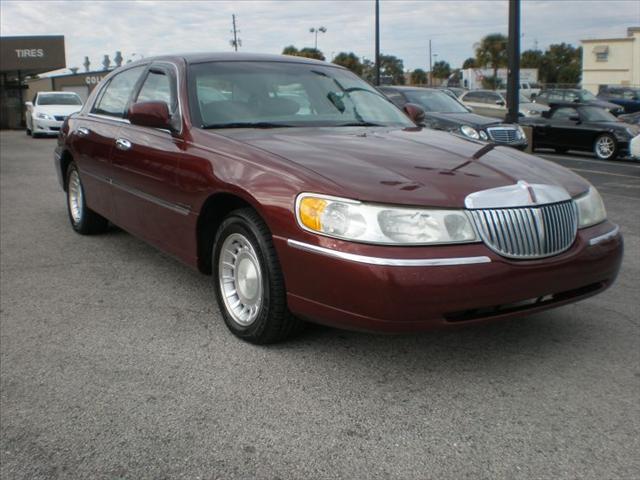 Lincoln Town Car 2002 photo 2