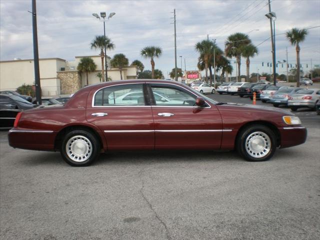 Lincoln Town Car 2002 photo 3