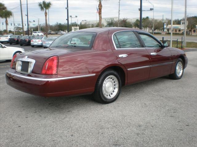 Lincoln Town Car 2002 photo 4