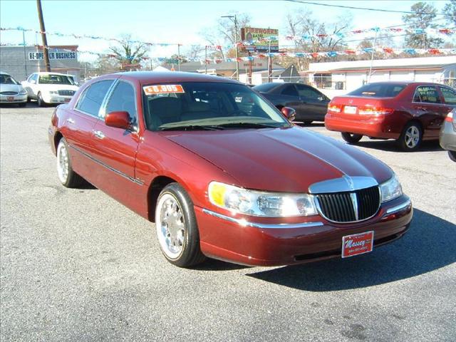 Lincoln Town Car Lariat Platinum Package Sedan