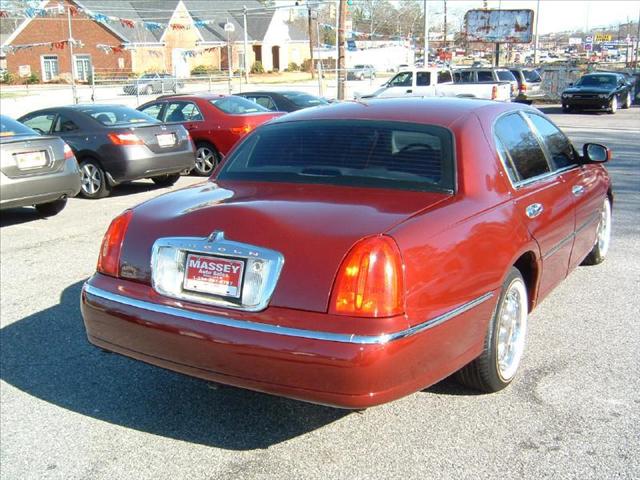 Lincoln Town Car 2002 photo 3