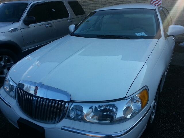 Lincoln Town Car 2002 photo 2