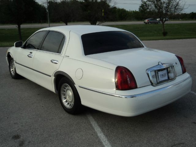 Lincoln Town Car 2002 photo 13