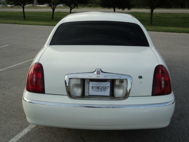 Lincoln Town Car 2002 photo 15