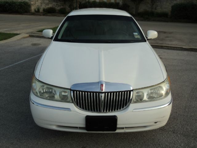 Lincoln Town Car 2002 photo 18