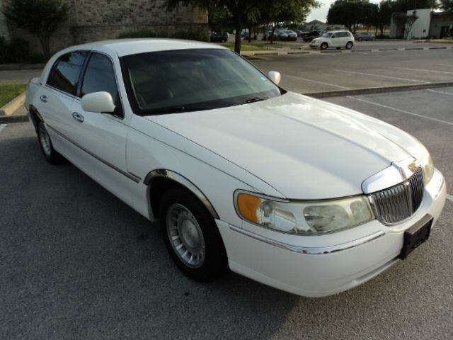 Lincoln Town Car 2002 photo 19