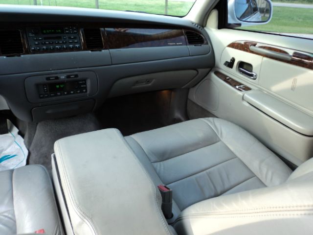 Lincoln Town Car 2002 photo 5