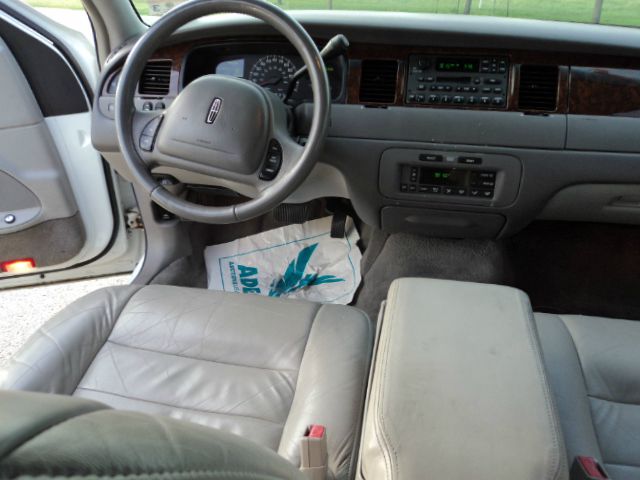 Lincoln Town Car 2002 photo 8