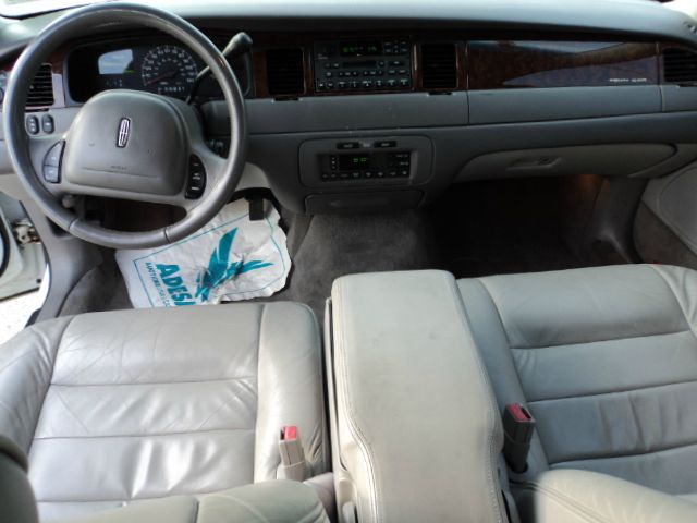 Lincoln Town Car 2002 photo 9