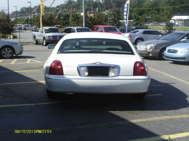 Lincoln Town Car 2002 photo 3