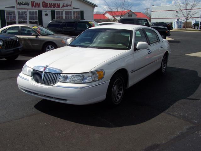 Lincoln Town Car 2002 photo 1