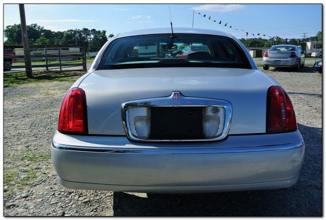 Lincoln Town Car DOWN 4.9 WAC Sedan