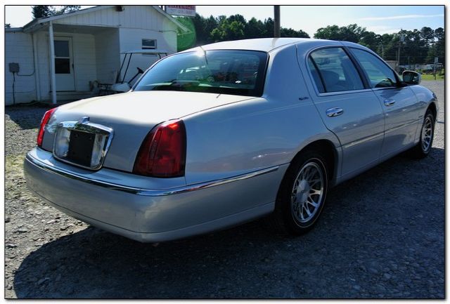 Lincoln Town Car 2002 photo 1