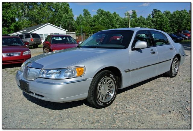 Lincoln Town Car 2002 photo 4