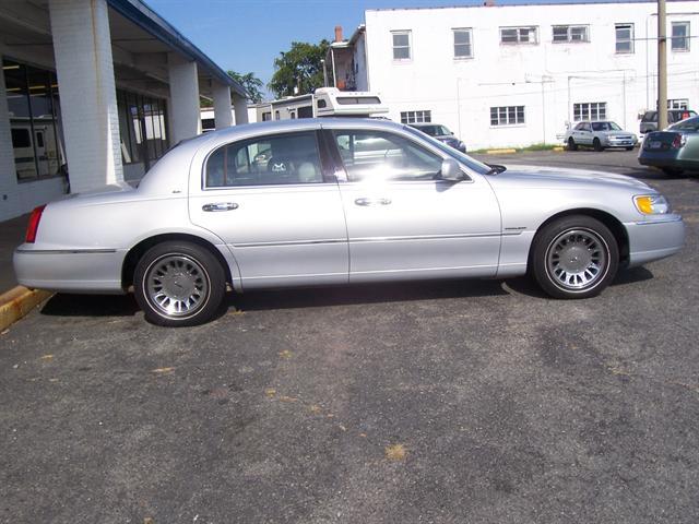 Lincoln Town Car 2002 photo 4