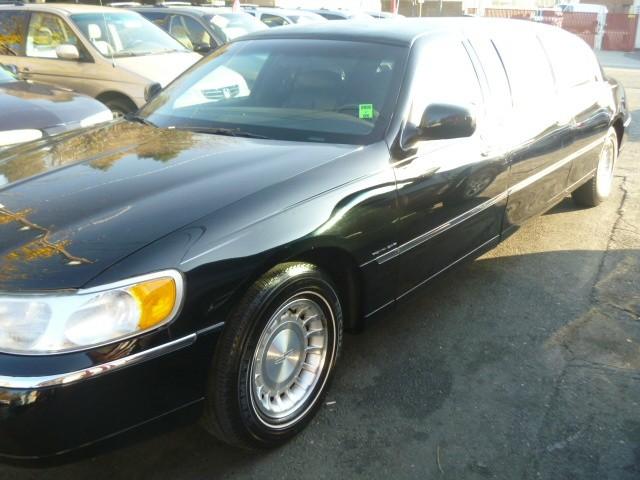 Lincoln Town Car 2002 photo 1