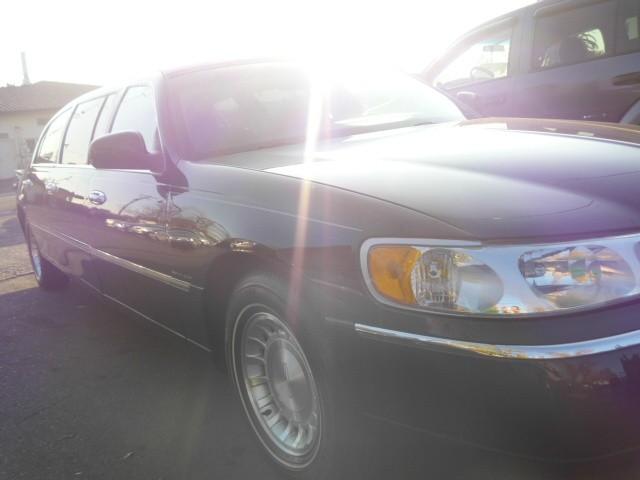 Lincoln Town Car 2002 photo 3