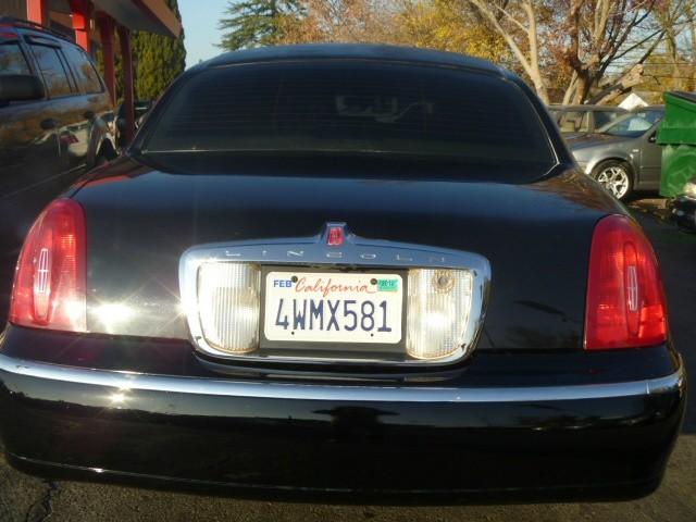 Lincoln Town Car 2002 photo 4