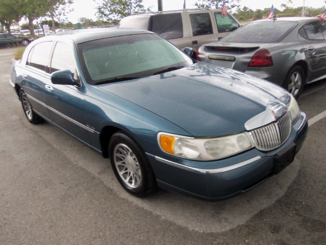 Lincoln Town Car 2002 photo 4