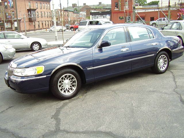 Lincoln Town Car DOWN 4.9 WAC Sedan