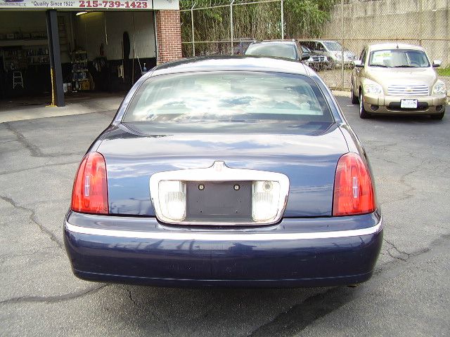 Lincoln Town Car 2002 photo 1