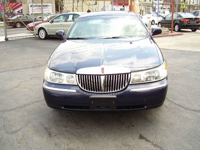 Lincoln Town Car 2002 photo 3