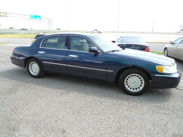 Lincoln Town Car 2002 photo 1