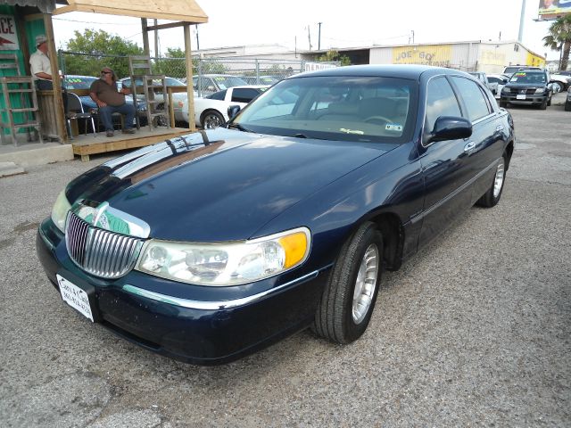 Lincoln Town Car 2002 photo 2