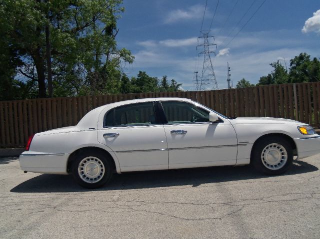 Lincoln Town Car 2002 photo 3