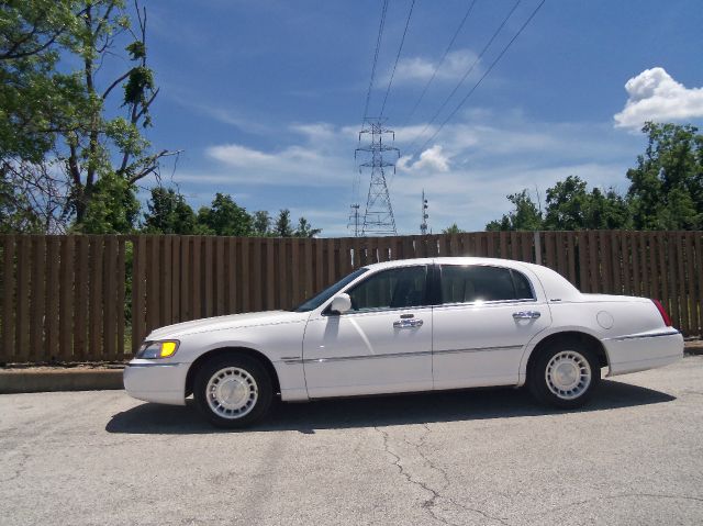 Lincoln Town Car 2002 photo 4