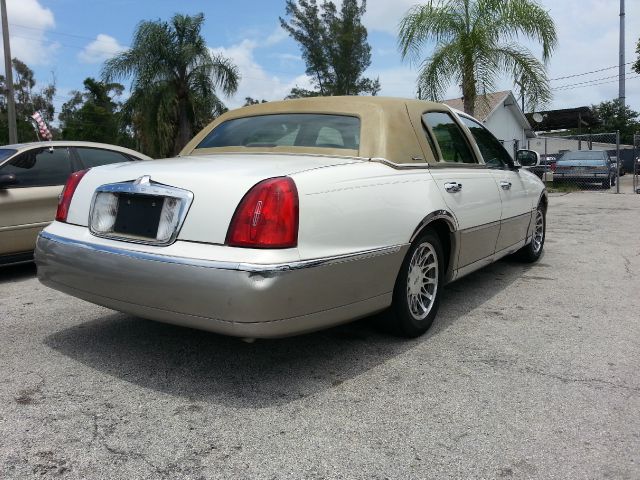 Lincoln Town Car 2002 photo 10