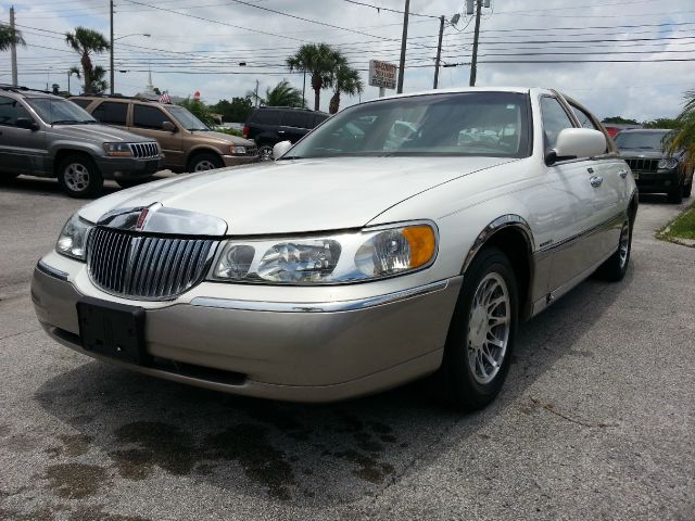 Lincoln Town Car 2002 photo 3