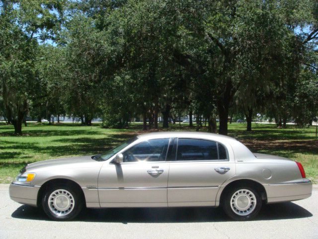 Lincoln Town Car DOWN 4.9 WAC Sedan