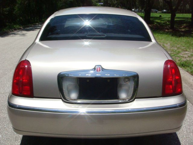 Lincoln Town Car 2002 photo 1