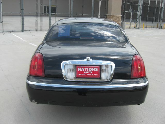 Lincoln Town Car 2002 photo 3