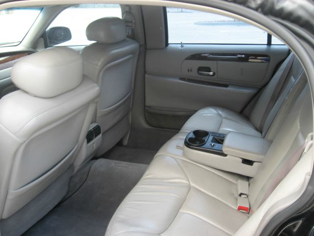 Lincoln Town Car 2002 photo 4