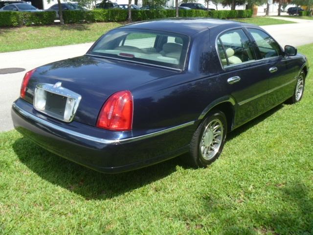 Lincoln Town Car 2002 photo 4