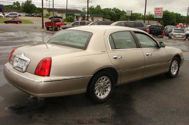 Lincoln Town Car 2002 photo 2