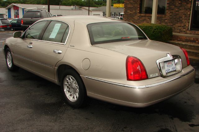 Lincoln Town Car 2002 photo 4