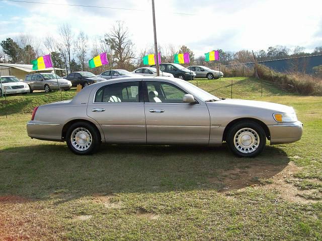 Lincoln Town Car 2002 photo 1