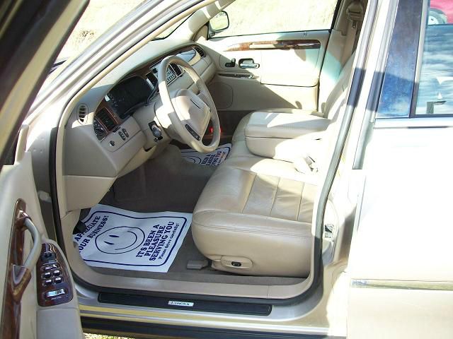 Lincoln Town Car 2002 photo 4